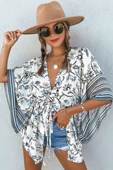Leicht luftiges Minikleid mit bedruckter Button-Down-Bluse